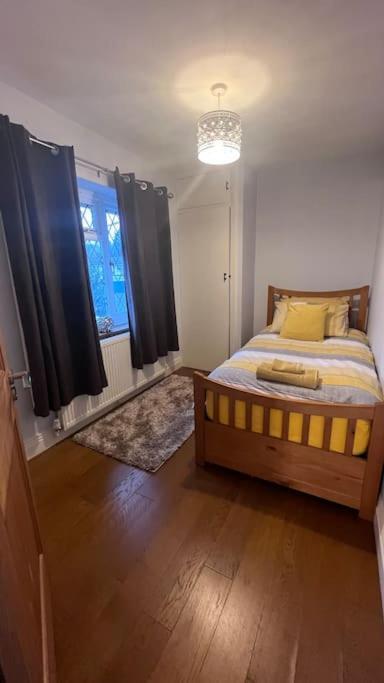 Luxury 6 Bedroom House With Parking - Northwood Нортвуд Экстерьер фото