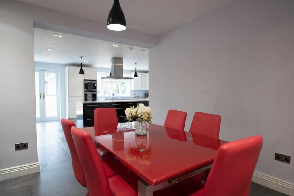 Luxury 6 Bedroom House With Parking - Northwood Нортвуд Экстерьер фото