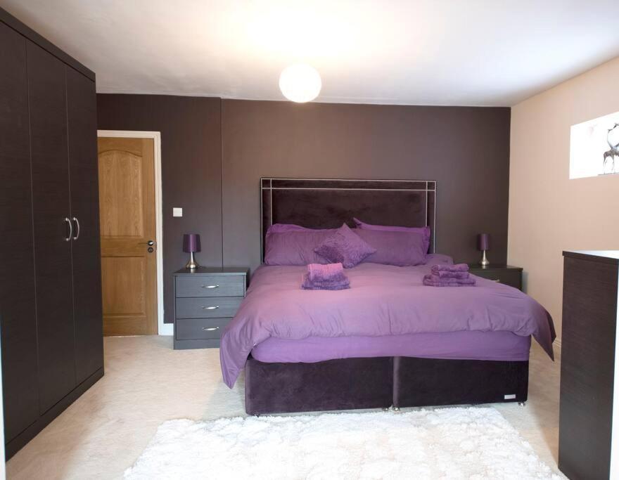 Luxury 6 Bedroom House With Parking - Northwood Нортвуд Экстерьер фото