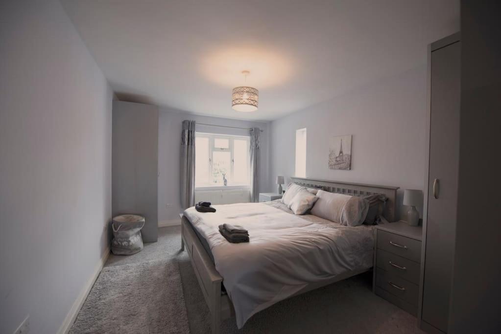 Luxury 6 Bedroom House With Parking - Northwood Нортвуд Экстерьер фото